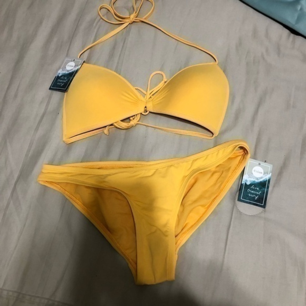 Edion Surf Yellow Bikini
Small top XS bottoms
